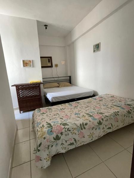 Zdjęcie 6: Quarto, sala, cozinha e banheiro - ar condicionado - 2 minutos da praia do Porto Da Barra - 303-46