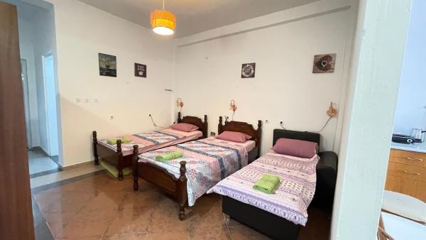 På billedet ses objektet Hostel flash ulcinj beliggende i byen Ulcinj.