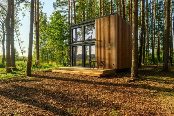 The photo shows the EstBerg Riverside Holiday Home located in the city of Naha.