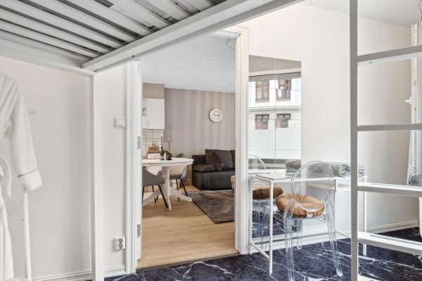 A la foto es mostra l'objecte Happy Days Relaxing room with smart solutions shared apartment with one other bedroom situat a la ciutat de Oslo.