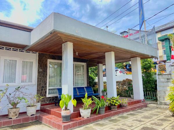 A la foto es mostra l'objecte Nan kanduang Homestay situat a la ciutat de Bukittinggi.
