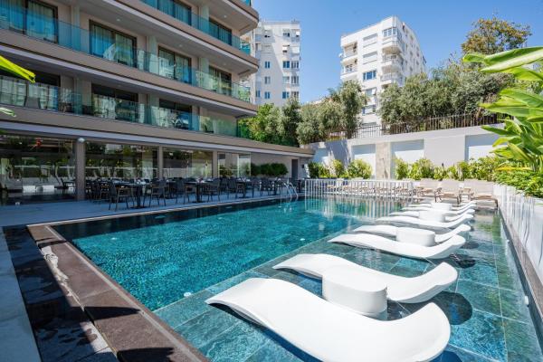 På billedet ses objektet Awen Lara Hotel beliggende i byen Antalya.
