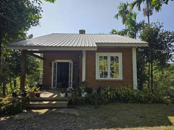 Na fotografii je vidět objekt Villa Nauli nacházející se ve městě Sibolangit.