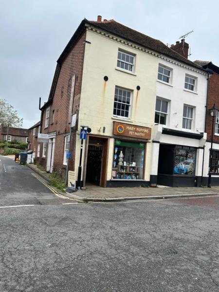 På billedet ses objektet 20A high street beliggende i byen Emsworth.