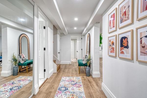 På billedet ses objektet Modern 3 Bdr Homeapt Mins To Notlwineriesfalls beliggende i byen St. Catharines.