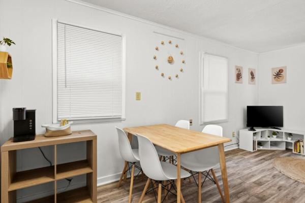 A la foto es mostra l'objecte BLISSFULL BOHO COTTAGE - 2BD near the Heights situat a la ciutat de Peoria.