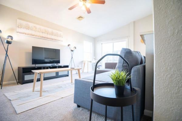 La photo montre l'objet VILLA VERBENA - Sleek 3 BD in Pekin situé dans la ville de Pekin.