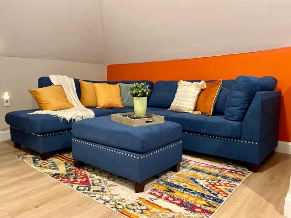 Na zdjęciu widoczny jest obiekt Twist of Orange by TWU położony w mieście Denton.