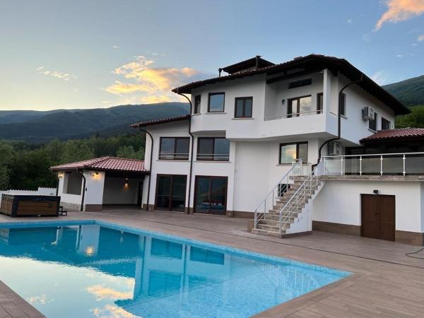 Na fotografii je vidět objekt The Rising Sun Villa nacházející se ve městě Anton.