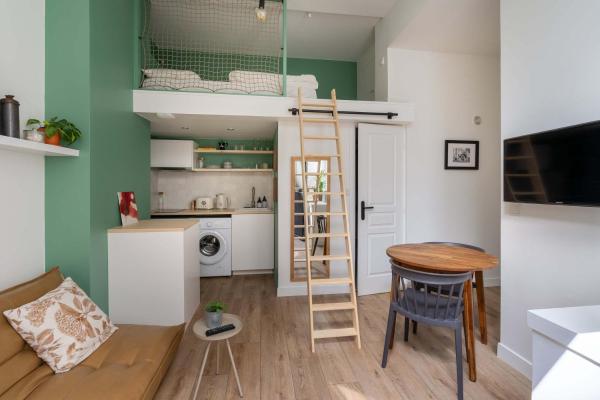 Na zdjęciu widoczny jest obiekt Pristine Studio Apartment 5 Min to Sacre Coeur położony w mieście Paryż.