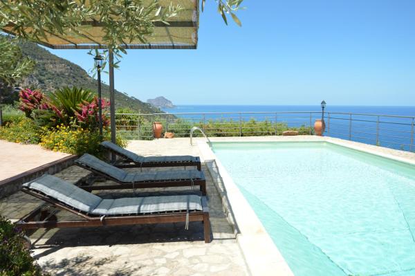 På billedet ses objektet Villa Spettacolare Vista Mare beliggende i byen SantʼAmbrogio.