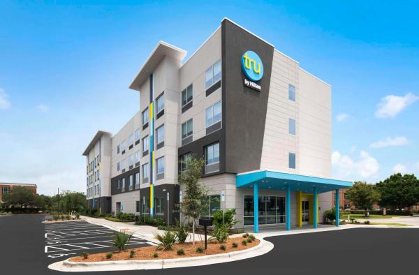 Auf dem Foto ist das Objekt Tru by Hilton Wilmington Wrightsville Beach in der Stadt Windemere zu sehen.