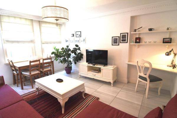 Cozy 1-bdr Apartment In Cihangir Neighborhood, Stambuł