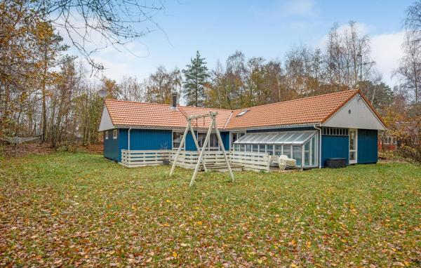 A la foto es mostra l'objecte Cozy Home In Nexø With Sauna situat a la ciutat de Neksø.
