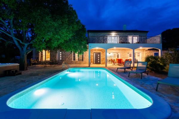 Nella foto è visibile l'oggetto Villa Agape - heated pool situato nella città di Raštević.