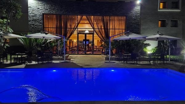 写真にはラステンバーグ市にあるStayEasy Rustenburgが写っています。