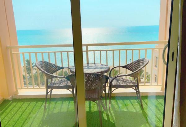 لافيستا سي فيو ريزيدنس La Vista Sea View Residence family and business