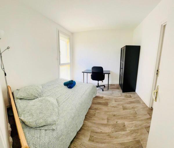 På bildet vises objektet Bel appartement tout confort som ligger i byen Estrées.