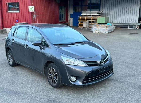 På billedet ses objektet Car Move Solutions beliggende i byen Kigali.