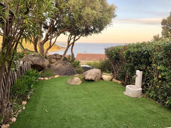 På billedet ses objektet Villa Turchese Villasimius 200mt dal mare beliggende i byen Is Traias.