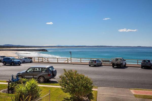 Kuva 1: Waves on North, El Sandi 4, Beachfront getaway