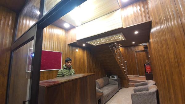 På billedet ses objektet Hotel Townhouse beliggende i byen Rishikesh.
