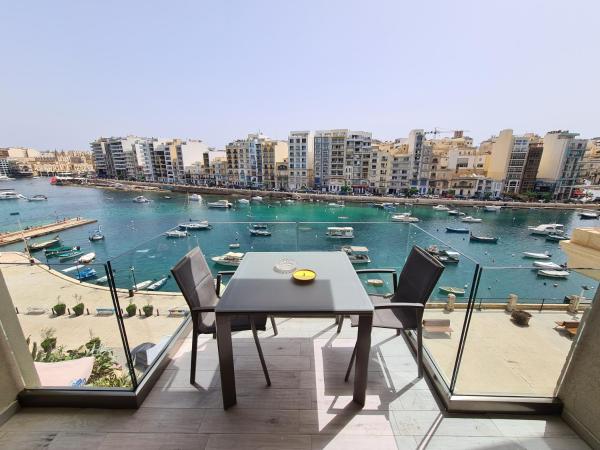 Supreme Seafront apt with Balcony in St.Julian's, Сент-Джулианс