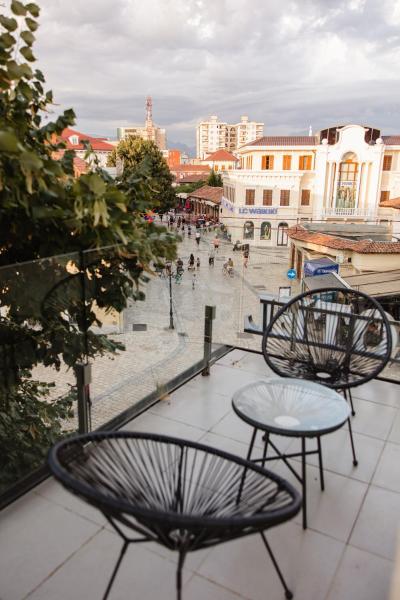 A la foto es mostra l'objecte Downtown Hotel situat a la ciutat de Shkodër.