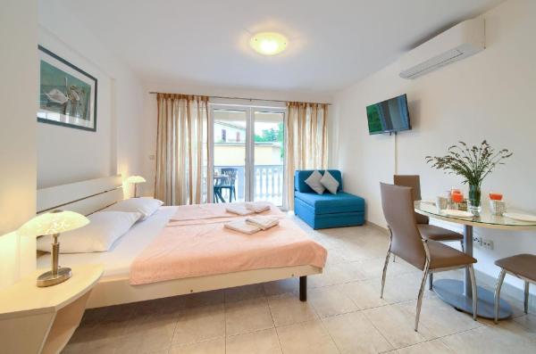 A la foto es mostra l'objecte Ferienwohnung in Šilo mit Möbliertem Balkon situat a la ciutat de Šilo.