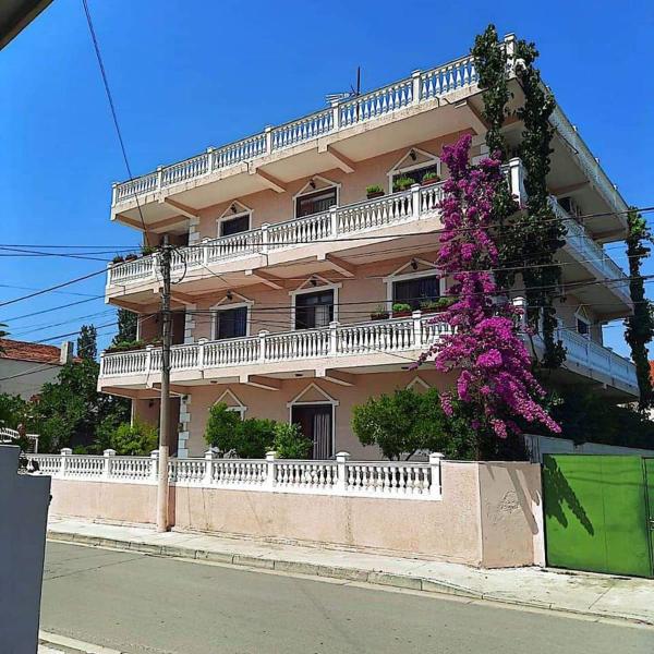 Na fotografii je vidět objekt Vila Lika Durres nacházející se ve městě Durrës.