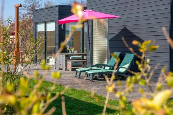 Na zdjęciu widoczny jest obiekt Sterrenkijker - Ecohuisjes Terschelling położony w mieście Formerum.