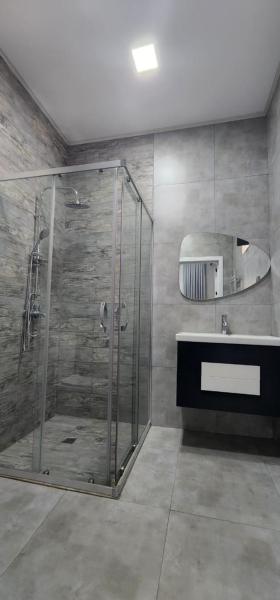Na foto é possível ver o objeto Luxury Villa Mardakan 1 localizado na cidade de Əzizbǝyov.