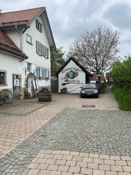 På bilden syns objektet ehemaliges Bauernhaus som ligger i staden Unterlenningen.