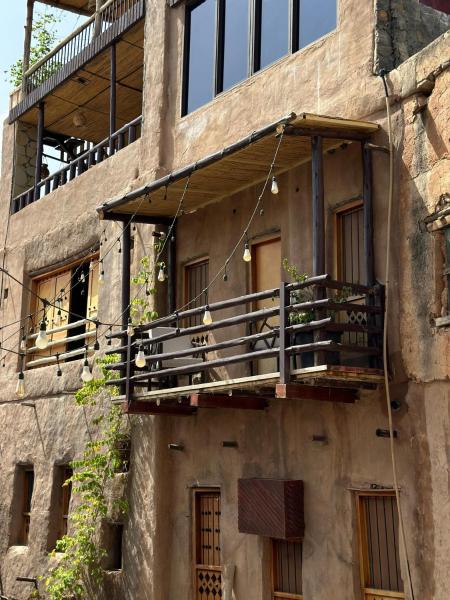 Na fotografii je vidět objekt نزل حارة المسفاة Harit AL Misfah Inn nacházející se ve městě Misfāh.