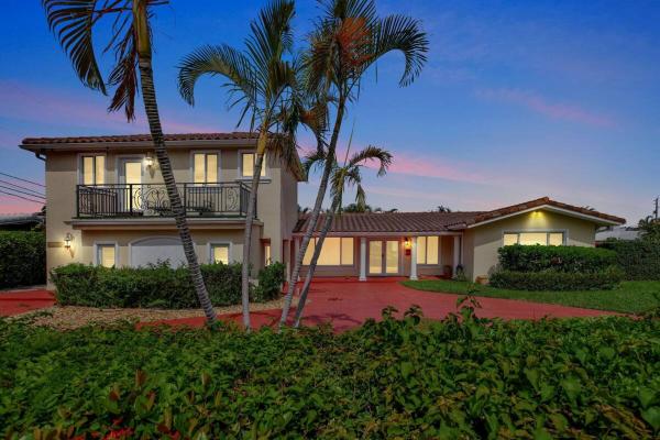 Foto 2: Beach Duplex - 3br 5ba Manor with Heated Pool
