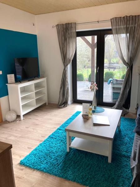 På billedet ses objektet Ferienwohnung Ilmenaublick mit Zugang zum Fluss beliggende i byen Melbeck.