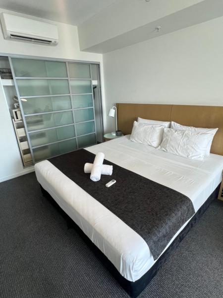 På billedet ses objektet Pandanas Studio Darwin CBD Water Views beliggende i byen Darwin.