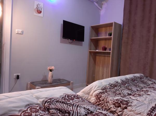 A la foto es mostra l'objecte Joy homes & suits situat a la ciutat de El Caire.