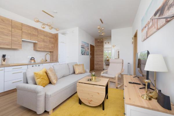 A la foto es mostra l'objecte Beżowy Apartament Przy Parku w Katowicach z Widokiem na Jeziro i Rowerami by Noclegi Renters situat a la ciutat de Katowice.