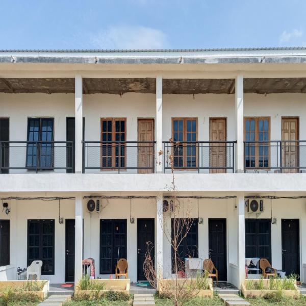 A la foto es mostra l'objecte RedDoorz Syariah near Jamtos Lorong Hamba situat a la ciutat de Jambi.