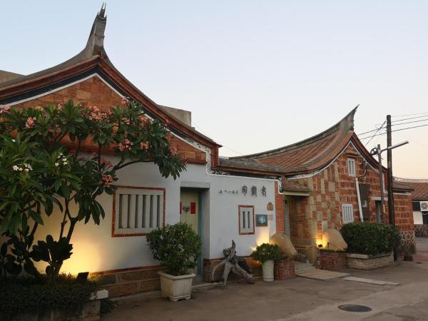 照片显示了位于Jinhu市的老閩宅二館物件。