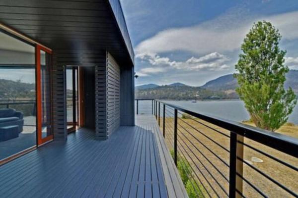 Auf dem Foto ist das Objekt AMAZING 5-Star WATERFRONT RETREAT ON THE RIVERWALK in der Stadt Old Beach zu sehen.