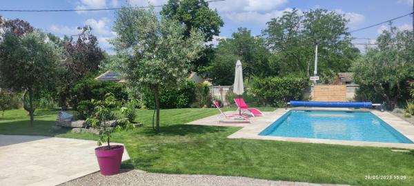 A la foto es mostra l'objecte Duplex Girondin avec Piscine situat a la ciutat de Izon.