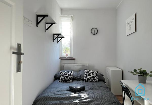 写真にはZaspa市にあるAugust Room - Peaceful Retreat, 10 Minutes to Gdańsk Old Town & Seasideが写っています。