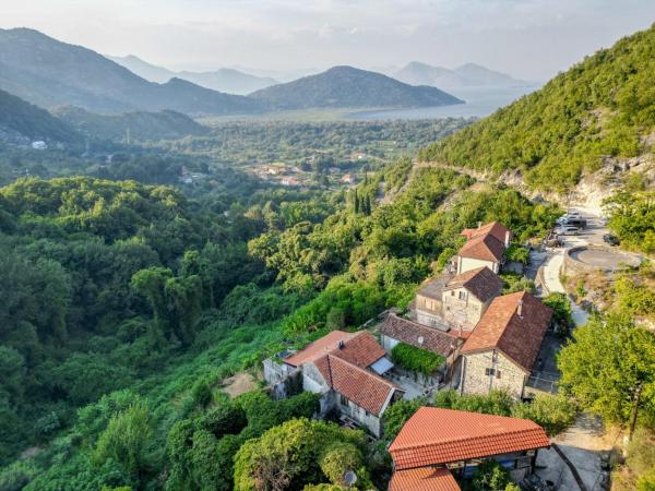 A la foto es mostra l'objecte Old House Leković situat a la ciutat de Krnjice.
