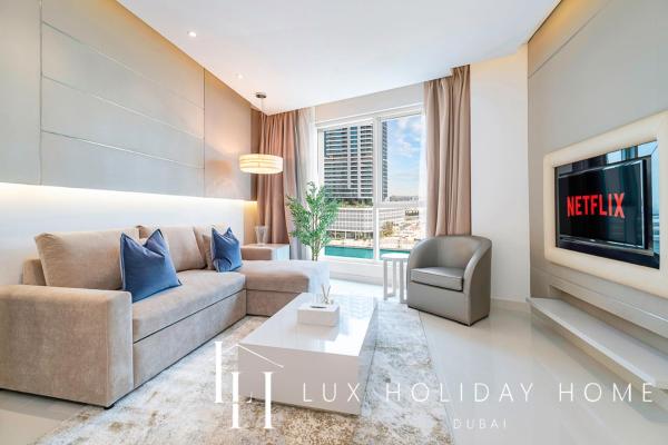 LUX The Voleo Canal View Suite, Dubai