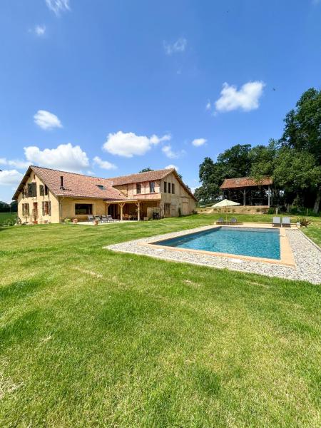 A la foto es mostra l'objecte Maison Puchouaou Gîte 8 ou 12 personnes avec piscine privée situat a la ciutat de Mombert.