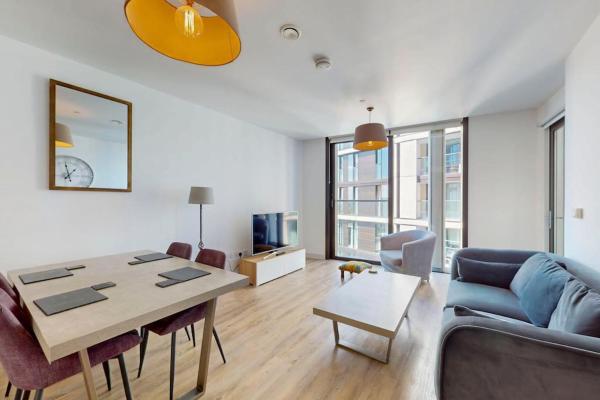 Foto 2: 1Bed Flat with city views - 1min walk to tube station