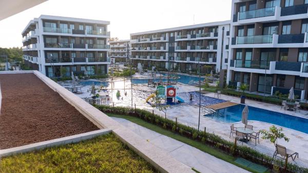 Na fotografii je vidět objekt Makia Beach Experience - Flats em Muro Alto (CM) por Yolo nacházející se ve městě Cupe.