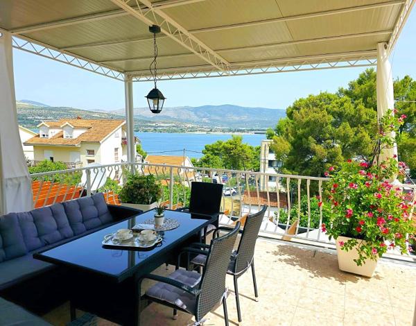 Treno, Luxurious Apartment With Jacuzzi And Sea-view - Trogir